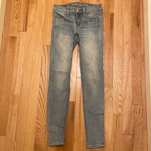 American Eagle Jeans, light wash skinny jeans, Women’s US size 0, jegging style